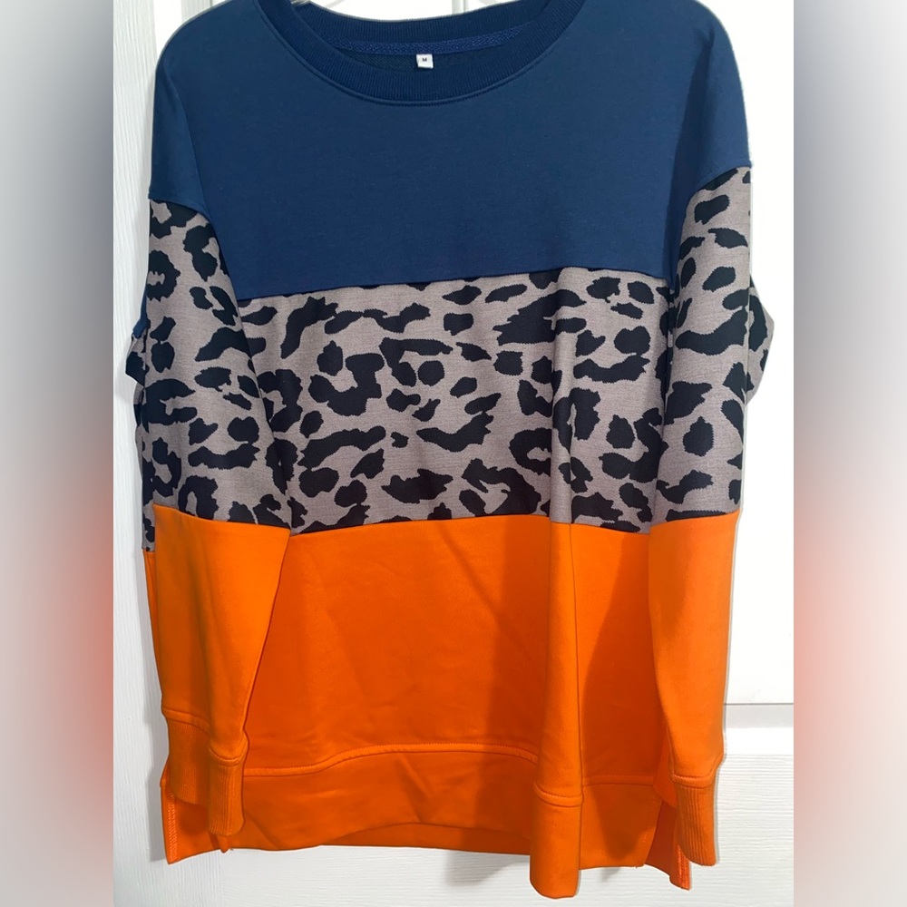 Colorblock Leopard Print Sweater - Picture 10 of 11